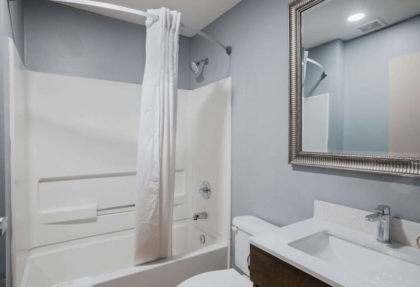 Люкс, Sonesta Essential Hotels Blue Springs