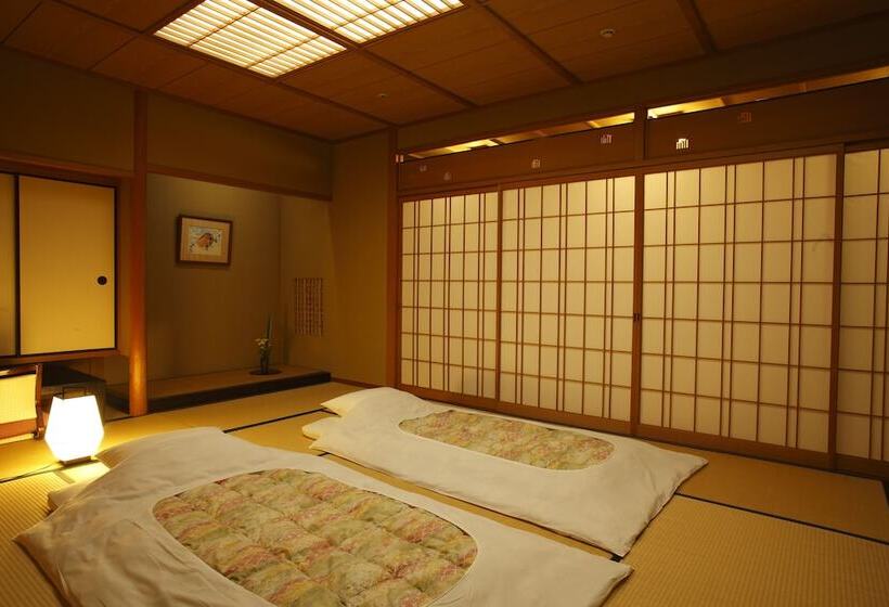 이코노미 룸, Wakamizu