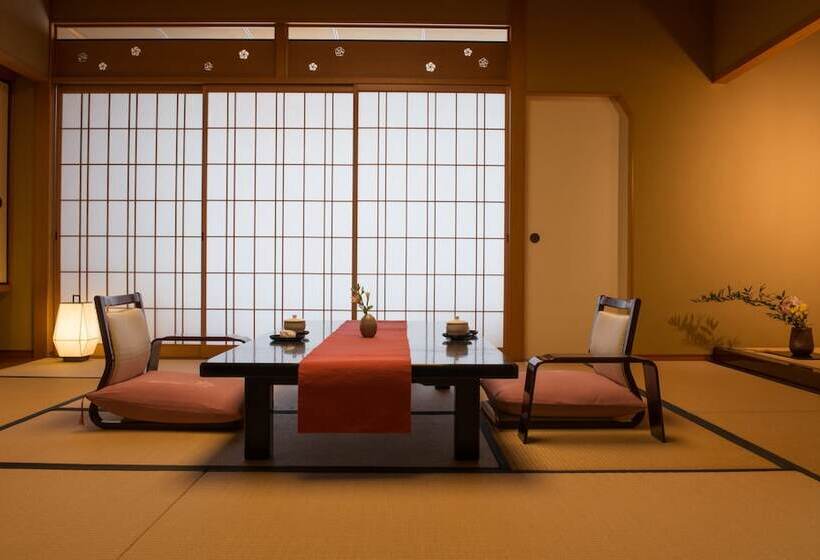 Номер Deluxe, Wakamizu