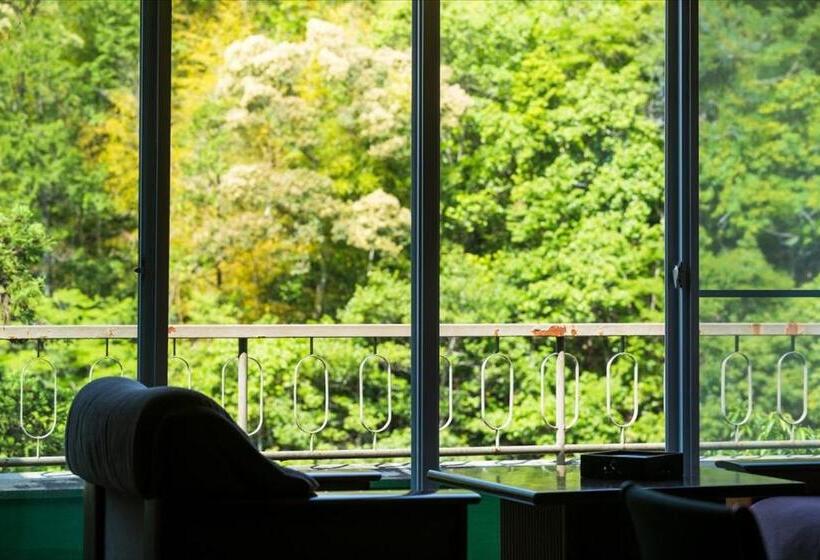 חדר סטנדרט לארבעה, Yunokaze Hazu