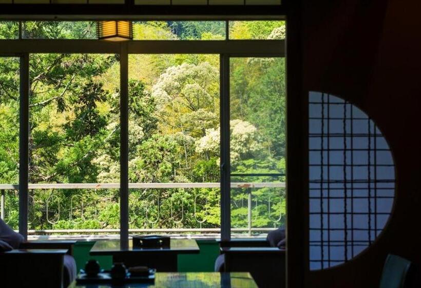 חדר סטנדרט לארבעה, Yunokaze Hazu