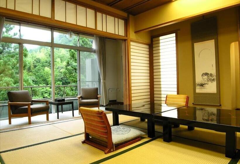 חדר סטנדרט לארבעה, Yunokaze Hazu