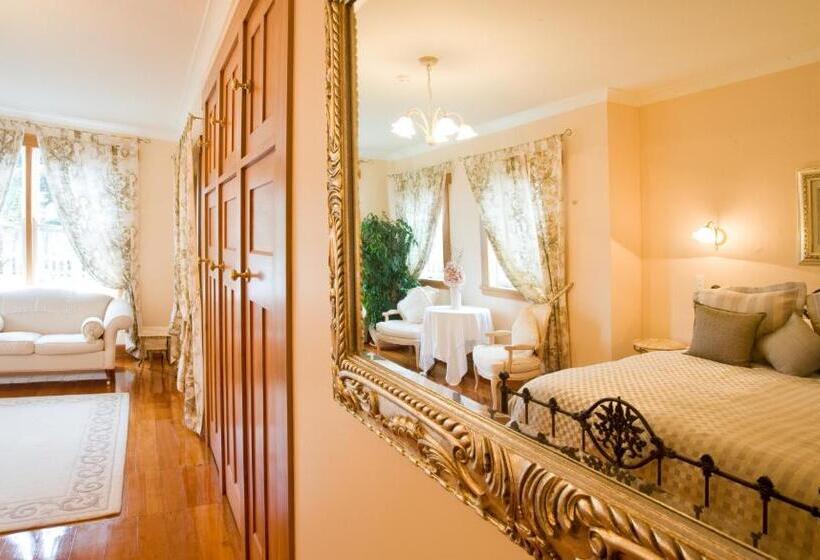 מיטת קינג בסוויטה, Mchardy Lodge