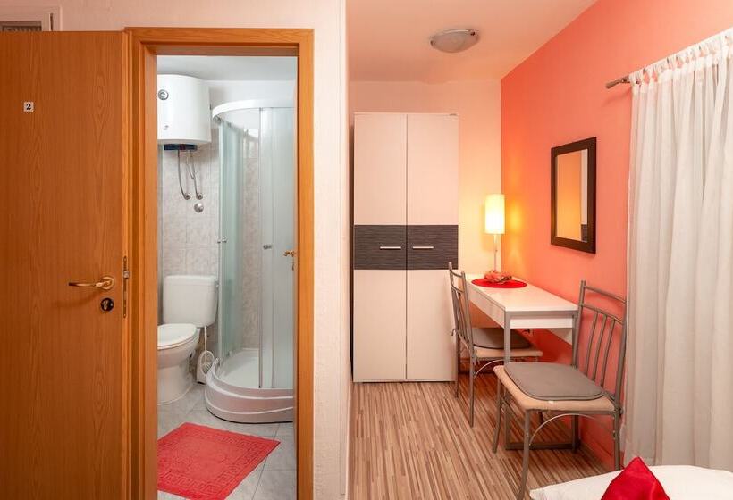 スタンダードルーム, Damira Rooms