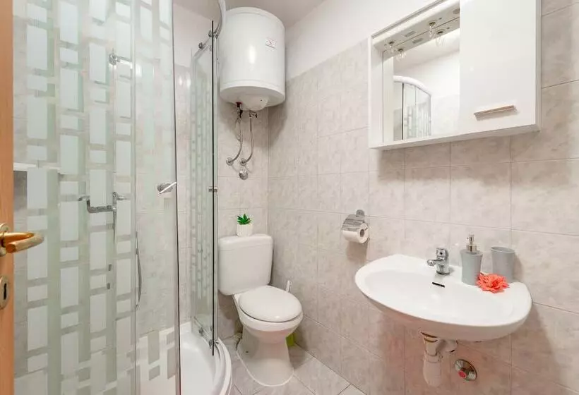 Habitación Estándar, Damira Rooms
