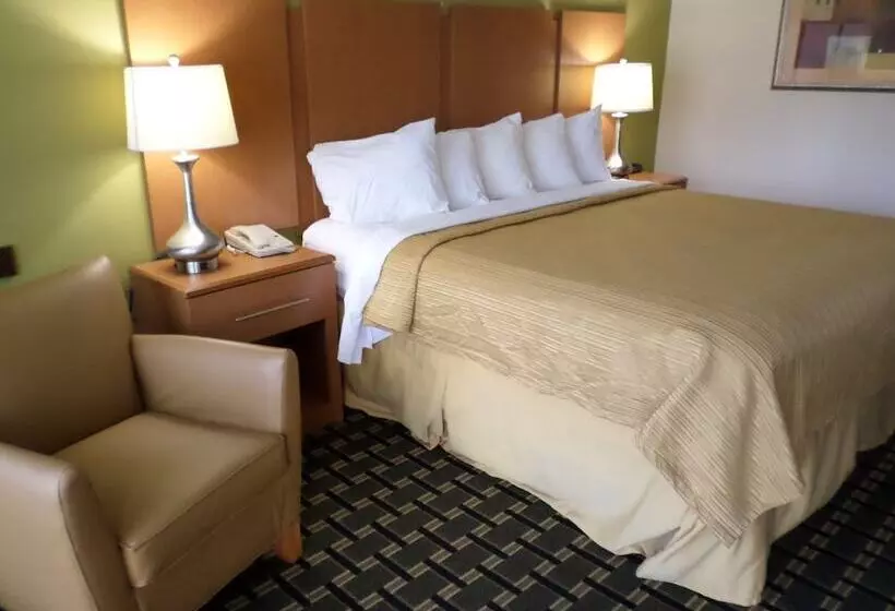 ２ダブルベッドのスタンダードルーム, Days Inn & Conf Center By Wyndham Southern Pines Pinehurst