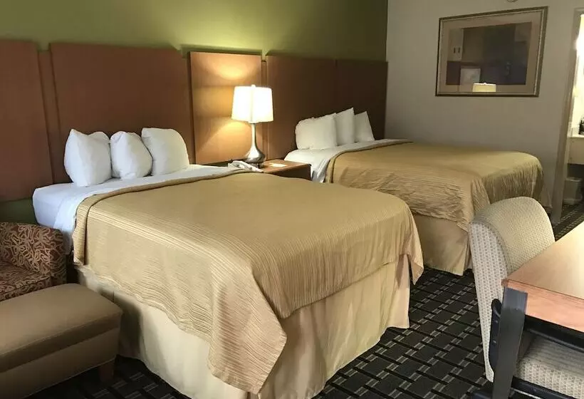 ２ダブルベッドのスタンダードルーム, Days Inn & Conf Center By Wyndham Southern Pines Pinehurst
