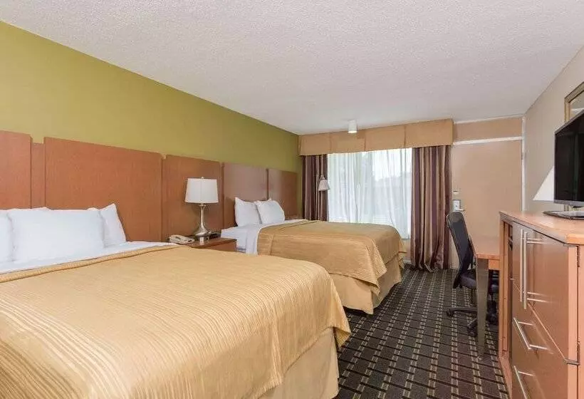 ２ダブルベッドのスタンダードルーム, Days Inn & Conf Center By Wyndham Southern Pines Pinehurst