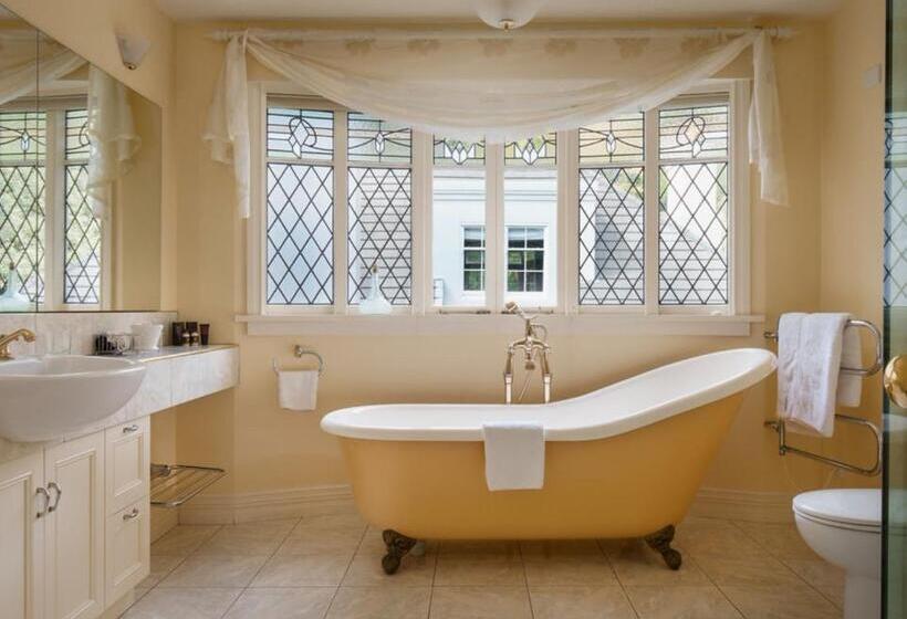 سوئیت پریمیوم, Greenmantle Estate