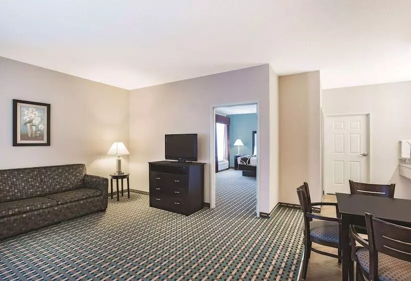 景色の見えるスイートルーム, La Quinta Inn & Suites By Wyndham Stonington Mystic Area