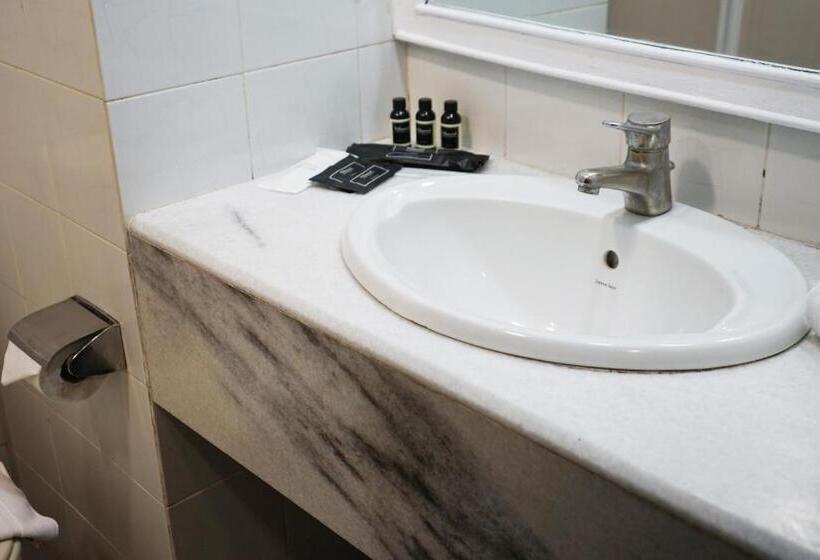 اتاق دلوکس مخصوص معلولین, Shahzan Hotel Kuantan, Trademark Collection By Wyndham