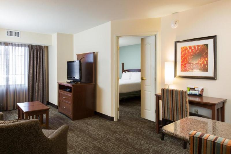 Люкс Кровать Кинг, Staybridge Suites Toledo/maumee, An Ihg