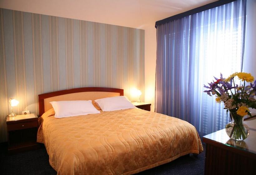 חדר קלאסי, Villa Mediterana