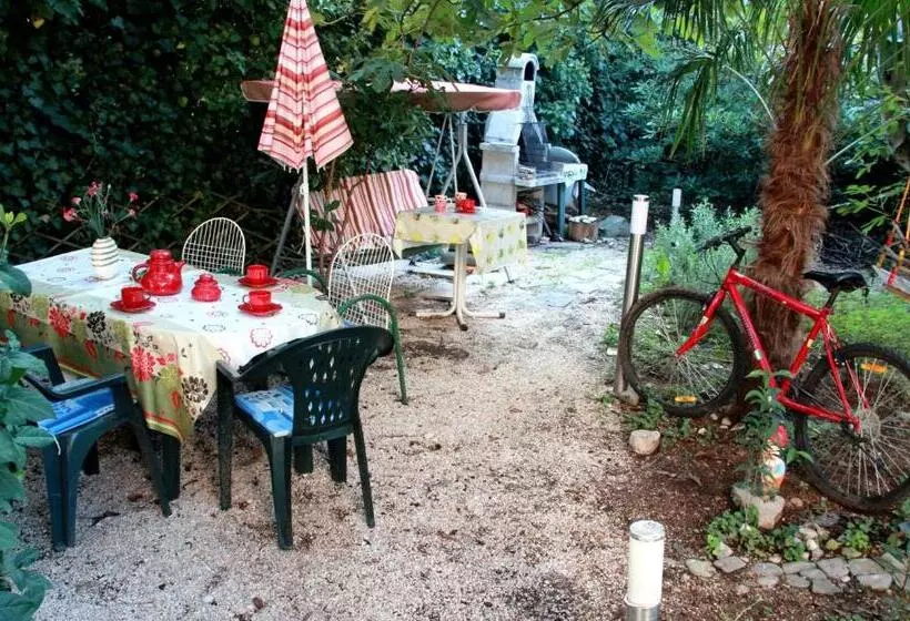 Habitació Estàndard Bany Compartit, Guest House With Garden   Zuvan