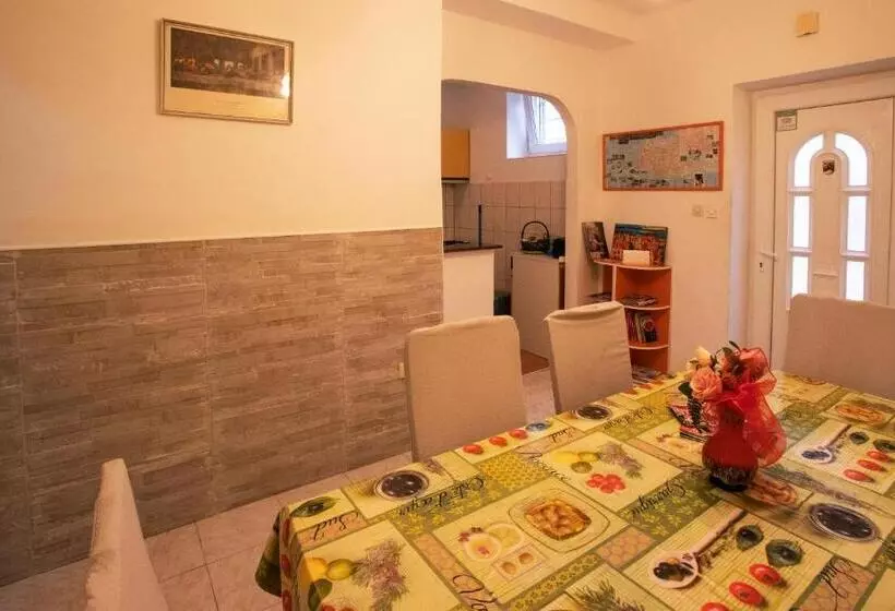 Apartament 1 Dormitori, Guest House With Garden   Zuvan