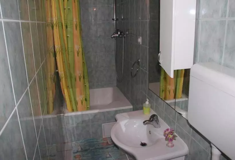 Apartament 1 Dormitori, Guest House With Garden   Zuvan
