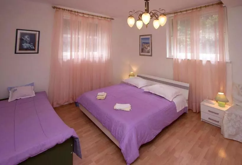 Apartament 1 Dormitori, Guest House With Garden   Zuvan