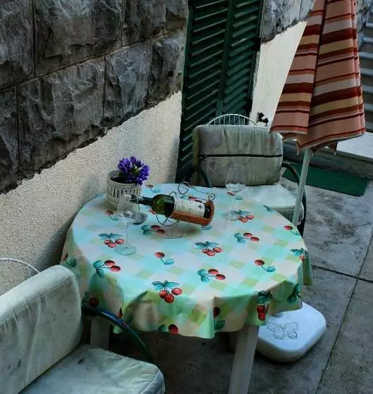 Apartament 3 Dormitoris, Guest House With Garden   Zuvan