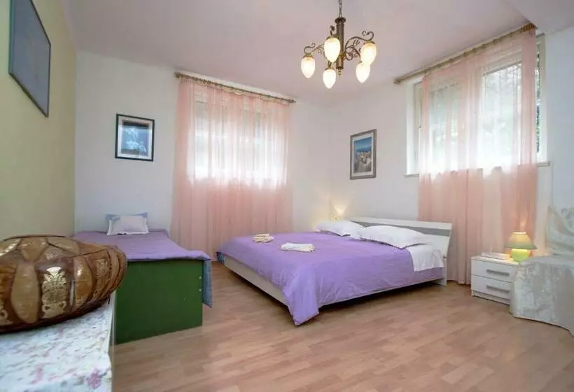 Habitació Estàndard, Guest House With Garden   Zuvan