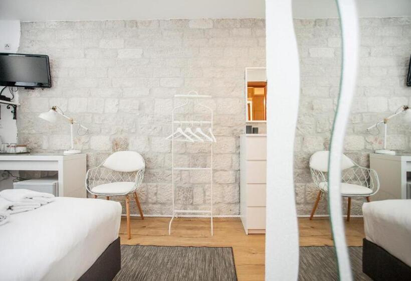 غرفة قياسية, Villa Ivanka