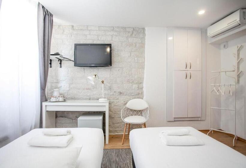 غرفة قياسية, Villa Ivanka