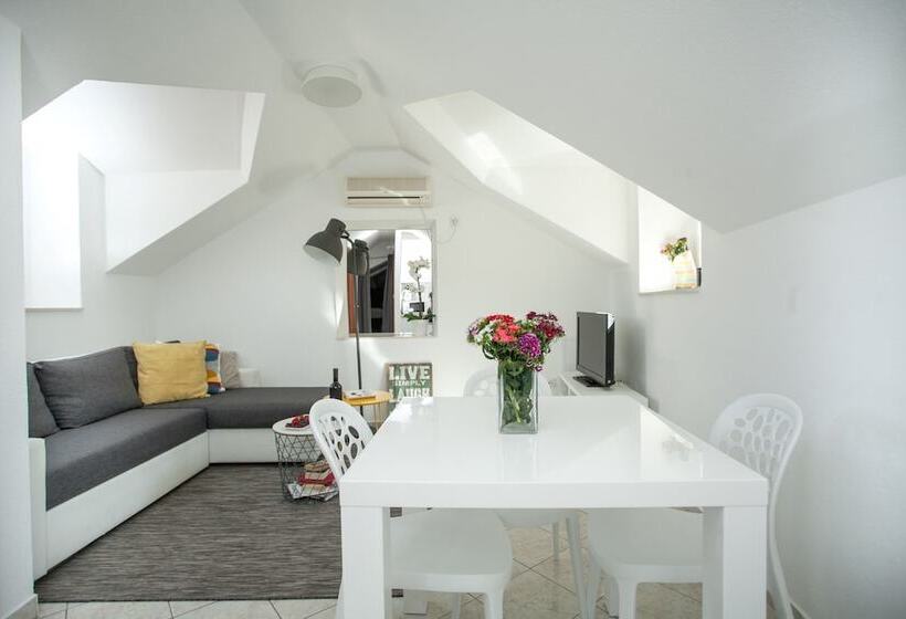 شقة غرفة واحدة, Villa Ivanka