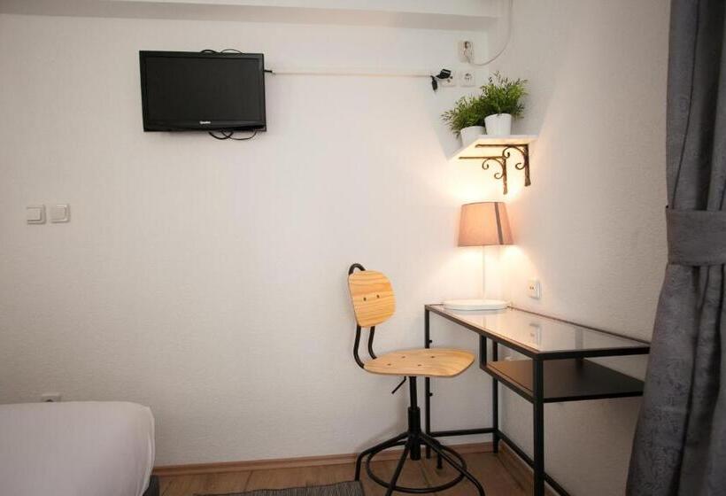 غرفة قياسية, Villa Ivanka