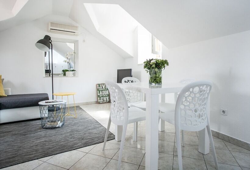 شقة غرفة واحدة, Villa Ivanka