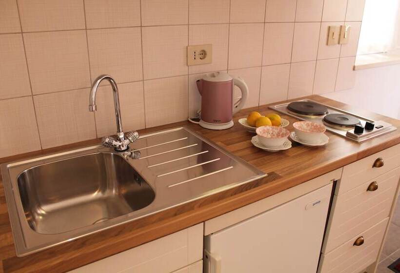 스탠다드 스튜디오, Villa Mandolina Apartments