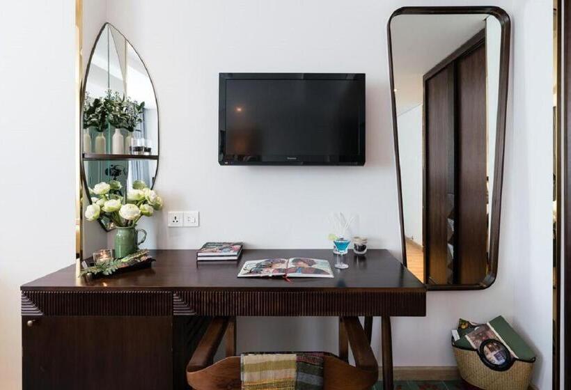 اتاق اجرایی, Au Lac Legend