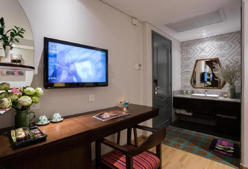 اتاق لوکس, Au Lac Legend