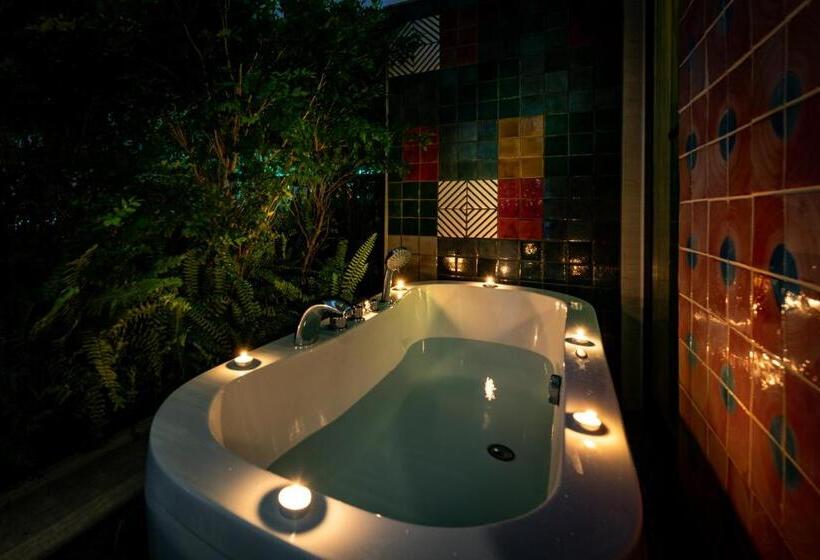 سوئیت با بالکن, Au Lac Legend