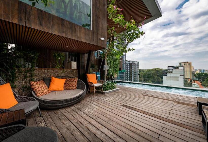 سوئیت با بالکن, Au Lac Legend