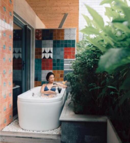 سوئیت با بالکن, Au Lac Legend