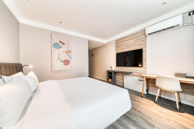 اتاق استاندارد سه نفره, Jupiter Suites