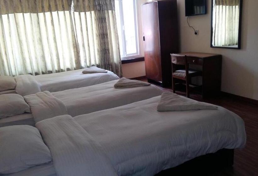 اتاق استاندارد سه نفره, Kathmandu Madhuban Guest House
