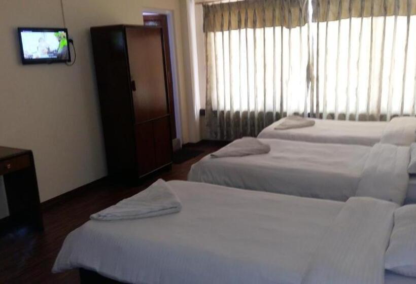 اتاق استاندارد سه نفره, Kathmandu Madhuban Guest House