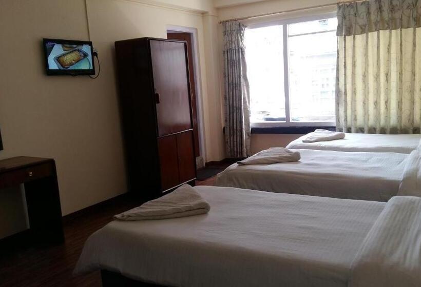 اتاق استاندارد سه نفره, Kathmandu Madhuban Guest House