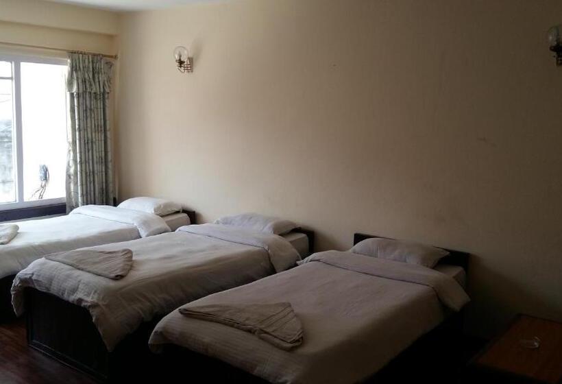 اتاق استاندارد سه نفره, Kathmandu Madhuban Guest House