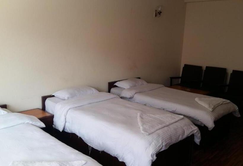 اتاق استاندارد سه نفره, Kathmandu Madhuban Guest House