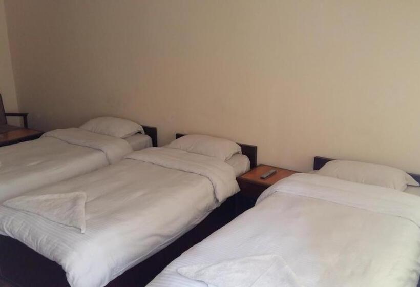 اتاق استاندارد سه نفره, Kathmandu Madhuban Guest House