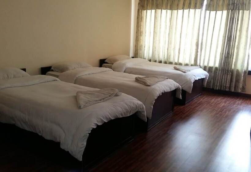 اتاق استاندارد سه نفره, Kathmandu Madhuban Guest House