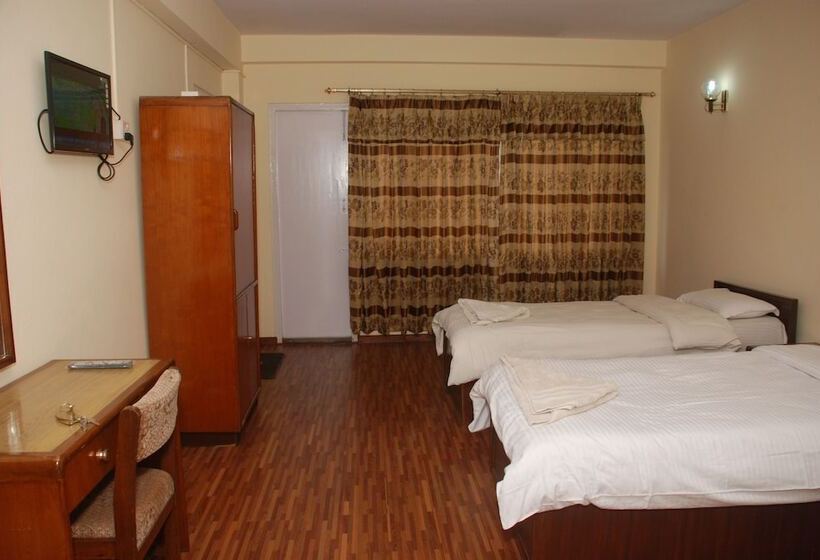 اتاق استاندارد سه نفره, Kathmandu Madhuban Guest House