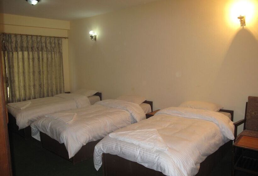 اتاق استاندارد سه نفره, Kathmandu Madhuban Guest House