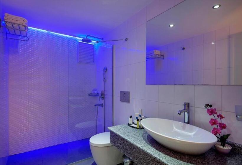 스탠다드 트리플 룸, Le Bleu Hotel & Resort Kusadasi