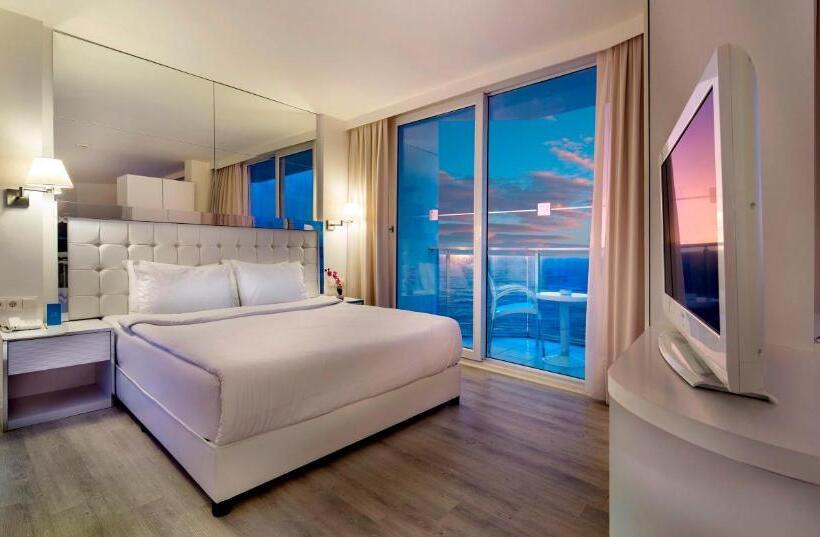 스탠다드 트리플 룸, Le Bleu Hotel & Resort Kusadasi