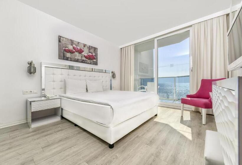 Triple Room Sea View, Le Bleu Hotel & Resort Kusadasi