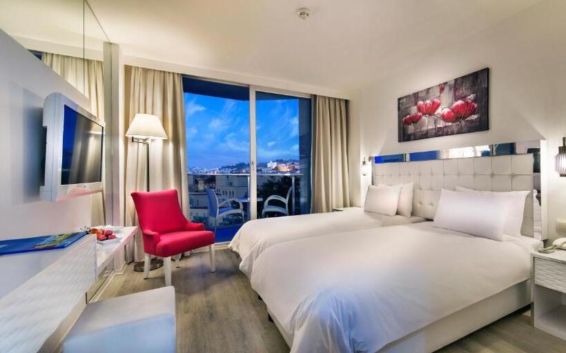 Triple Room Sea View, Le Bleu Hotel & Resort Kusadasi