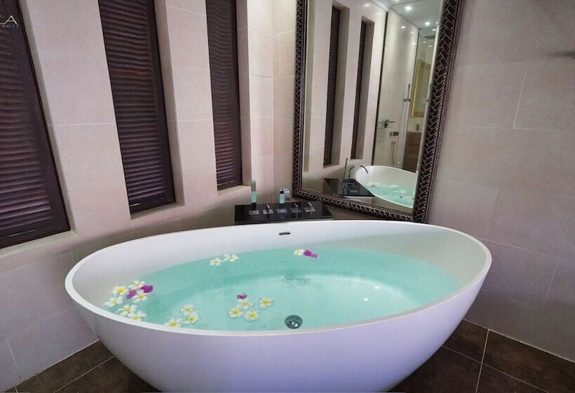 سوییت با چشم‌انداز استخر, Sunsea Resort