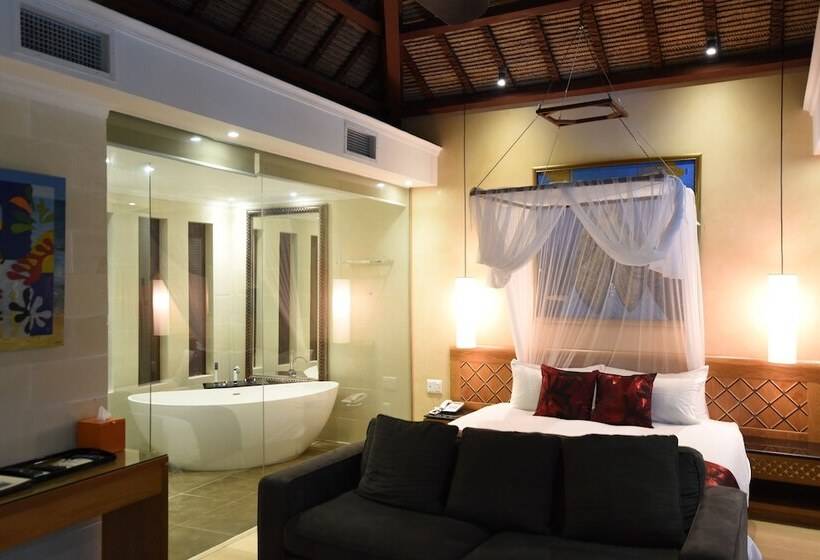 سوییت با چشم‌انداز استخر, Sunsea Resort